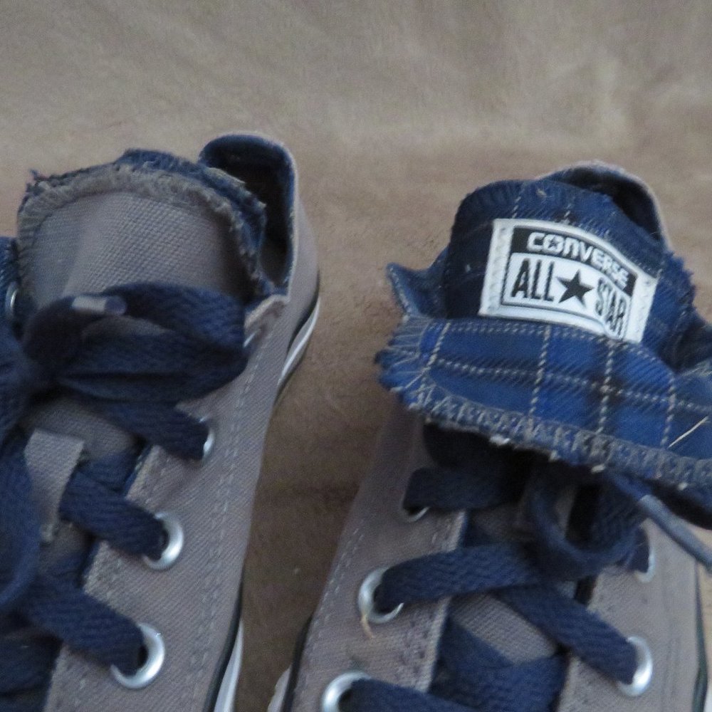 Size - 6 - Gray/ navy blue